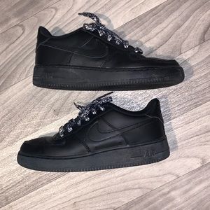 Leather Nike Air Force 1 Shoes
BIG KIDS' NIKE AIR FORCE 1 LOW CASUAL SHOES